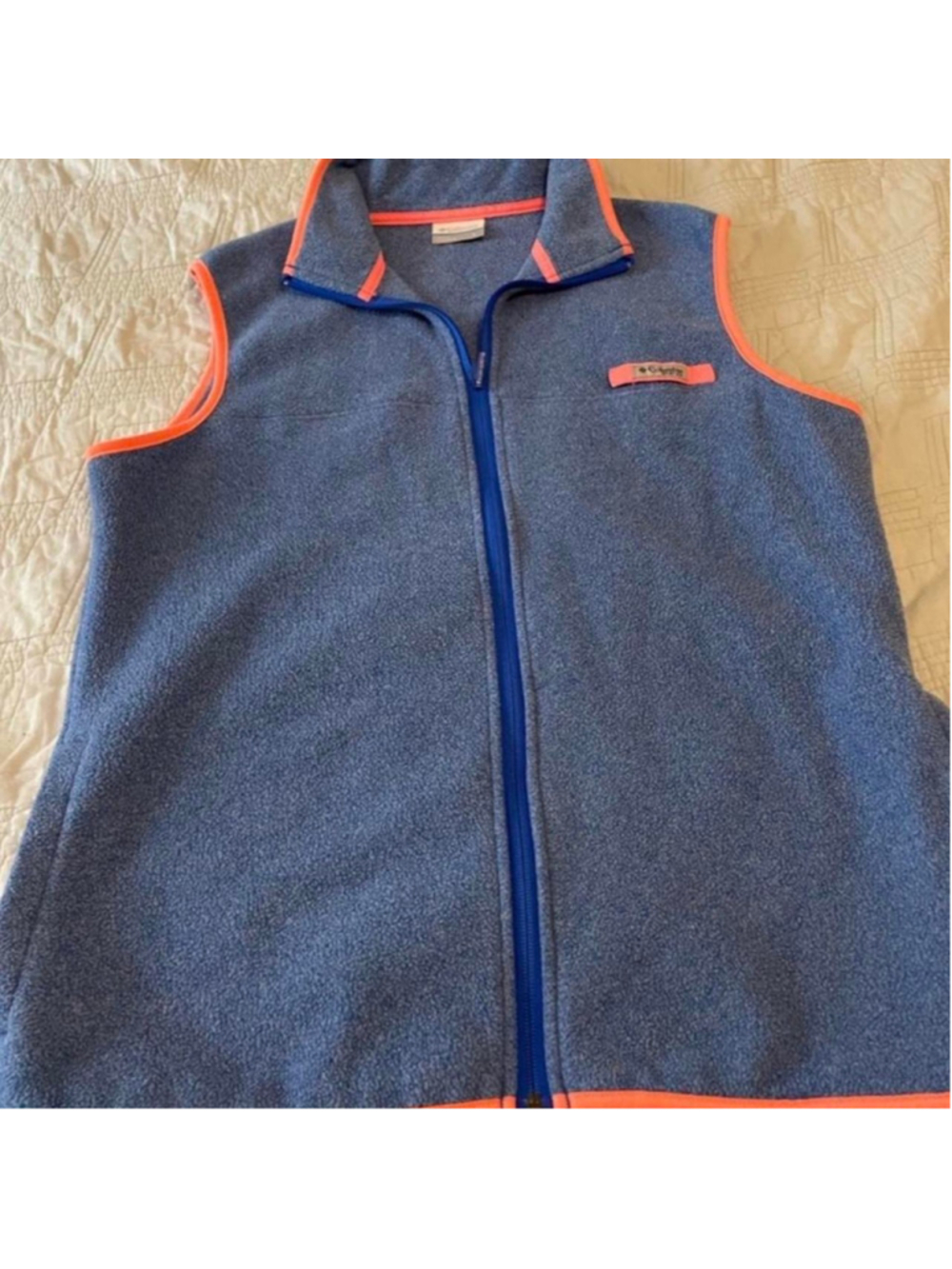 Columbia blue fleece vest with neon coral orange trim #outdoor #gilet
